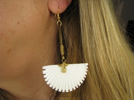 bke1289 Dzika Afryka - FANTASTYCZNE ! Duże długie 8.5 cm Lekkie Wachlarze Przepiękne Egzotyczne Kolczyki Muszla Brass wykonany przez plemię burkina Faso