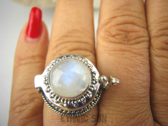 bpe8066 Biżuteria Orientalna Piękny mieniący się  Sekretnik  !!! Otwierany Pierścień na zdjęcia Kamień Księżycowy r.18 Srebro 925 #