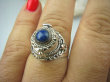 bpe6051 Pięknie Zdobiony Delikatny Sekretnik Otwierany Pierścień na zdjęcia lub marzenia Niebieski Lapis Lazuli r.19 Srebro 925 - 4