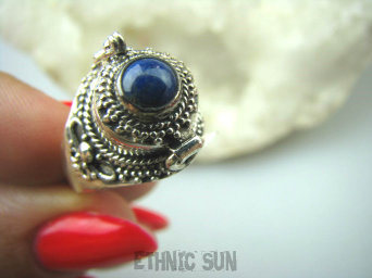 bpe6051 Pięknie Zdobiony Delikatny Sekretnik Otwierany Pierścień na zdjęcia lub marzenia Niebieski Lapis Lazuli r.19 Srebro 925