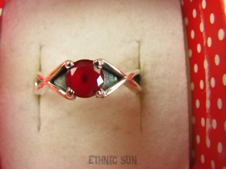 bpee4430 Delikatny śliczny Pierścień Pierścionek szlifowany naturalny Rubin Birmański Rubiny r.16 Srebro 925