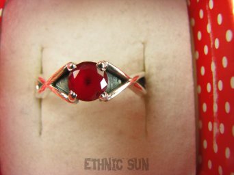 bpee4430 Delikatny śliczny Pierścień Pierścionek szlifowany naturalny Rubin Birmański Rubiny r.16 Srebro 925