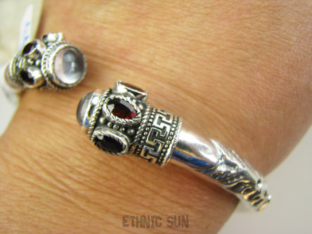bb3920 LUKSUSOWA PIĘKNOŚĆ !!! DUŻA 29 G Orientalna PIĘKNA Masywna bardzo wygodna Otwarta Bransoleta Bangla GRANATY , Kryształ Górski Srebro 925 #