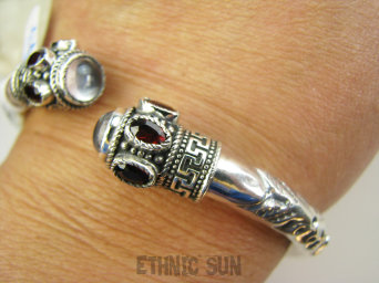 bb3920 LUKSUSOWA PIĘKNOŚĆ !!! DUŻA 29 G Orientalna PIĘKNA Masywna bardzo wygodna Otwarta Bransoleta Bangla GRANATY , Kryształ Górski Srebro 925 #