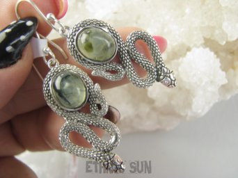 bke1241 Prześliczne !!!!! zdobią i chronią AMULET Płodności i Mądrości Wąż - Długie 5cm CUDOWNE Kolczyki Prehnit Srebro 925