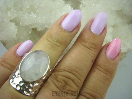 bpe6127 BIAŁY ANIOŁ !!! Orientalny Masywny Pierścień karbowana OBRĄCZKA biały KAMIEŃ KSIĘŻYCOWY r.12/ r.13 Mały rozmiar  szeroka obrączka Srebro 925 #