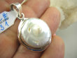 bwee2231 RARYTAS naturalna biała ale opalizująca wielobarwna duża PERŁA BIWA Elegancki Wisior z DUŻA perłą Srebro 925 # - 11