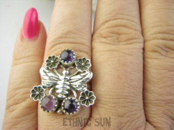 bpe9370 Cudowny Pierścień z Pszczółką Pierscionek Ametyst, Pszczoła - symbolizuje pracowitość, harmonię, porządek i mądrość r.18 Srebro 925 #