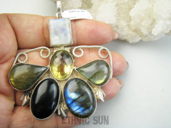 bwee2354 Aleeee Cudo BOSKI OLBRZYM WIELOBARWNY MOTYL !!! Piękny DUŻY 42g! Wisior Zawieszka Labradoryt, Cytryn, Onyks, Kamień Księżycowy Srebro 925