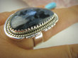 bpe6334 CUDNY mieniący się Długi Pierścień Iskrzący KAMIEŃ BURZY Czarny Niebieski Pietersyt z Namibii - RZADKOŚĆ r.17 Srebro 925 # - 5