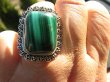 bpe4385 Biżuteria Egzotyczna !!! UWAGA PIĘKNY !!! MALACHIT W ORIENTALNEJ OPRAWIE -  Pierścień MALACHIT - pobudza kreatywność r.18/ r.19 Srebro 925 # - 5