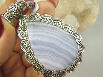 bwe3892 Niebiańskie koronki Baśniowo piękny błekitno fioletowy ! Duży 23 g !! Wisior Zawieszka KORONKOWY AGAT BLUE LACE  - kamień spokoju i pozytywnego myślenia idealny na STRES, CHOROBY OCZU, USZU UKOJENIE DUSZY Srebro 925 #