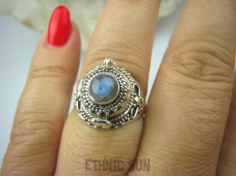 bpe6088 Pięknie Zdobiony Delikatny Sekretnik UNIKAT !!! Otwierany Pierścień na zdjęcia lub marzenia Niebieski Labradoryt Spektrolit r.19 Srebro 925