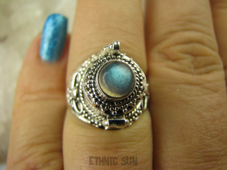 bpe6585 Pięknie Zdobiony Delikatny Sekretnik UNIKAT !!! Otwierany Pierścień na zdjęcia lub marzenia Labradoryt Spektrolit r.16 Srebro 925