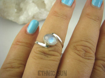 bpe6383 Sama SŁODYCZ Delikatny Śliczny Pierścień Kamień Księżycowy r.15 lśniące Srebro 925