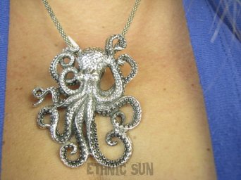 bwe3886 Morskie skarby Figlarna i przepiękna Ośmiornica cudowny DUZY MASYWNY AŻ 34 g !!! WISIOR cały ze srebra Ośmiorniczka - symbolizuje kreatywność SREBRO 925 #