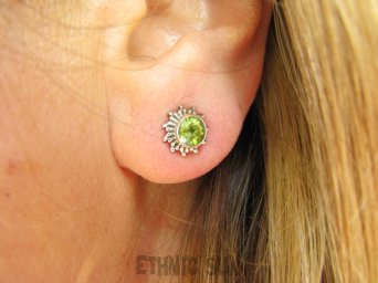 bkee999 Zielone Gwiazdeczki !!! Delikatne Kolczyki na Sztyft Zielony Oliwin Perydot zdobione Srebro 925