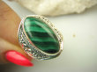 bpe8762 Śliczny Delikatny Pierścień Pierścionek MALACHIT - pobudza kreatywność r.15/ r.16 ażurowa obrączka Srebro 925 biżuteria egzotyczna  - 2