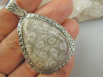 bwe3830 Unikat Duży Wisior 18 gramów 5.5 cm piękny KOJĄCA moc natury KORAL FOSSIL - Tarczyca , Zmęczenie, Trawienie Srebro 925 #