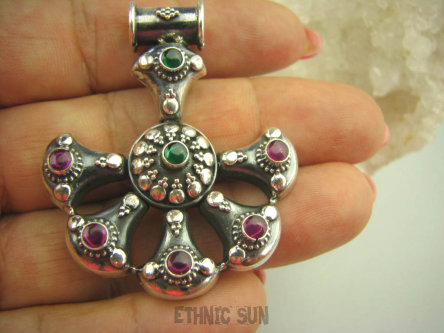 bwe2819 Przepiękny Wisior marokańskie wzornictwo Maroko Rubin i Szmaragd Indyjski Rubiny, Szmaragdy SREBRO 925 #