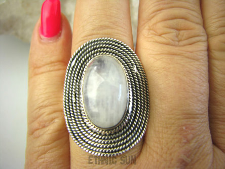 bpe6986 Okręgi Egzotyczny Duży Pierścień Biały Kamień Księżycowy w obręczach r.15 Srebro 925 #