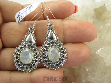 bkee1084 Biżuteria Orientalna - PRZEPIĘKNE Długie i LEKKIE Kolczyki z kamieniem Księżycowym Kamień Księżycowy Srebro 925