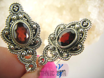 bkee1062 Egzotyczne Piękne Lekkie KOLCZYKI z granatami Granaty w kolorze czerwonego wina Srebro 925