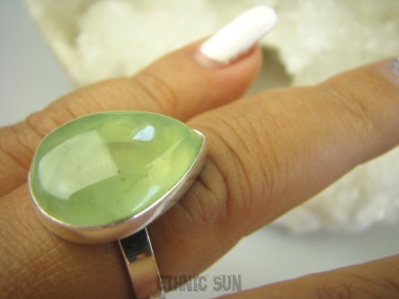 bpe8146 ZIELONA KROPLA ! Klasyczny Pierścień z naturalnym Prehnitem PREHNIT r.21 Lśniące Srebro 925 Czakra Serca #