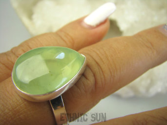 bpe8146 ZIELONA KROPLA ! Klasyczny Pierścień z naturalnym Prehnitem PREHNIT r.21 Lśniące Srebro 925 Czakra Serca #