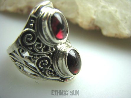 bpe5287 Elegancki Pierścień naturalne Granaty - kamienie namiętności Granaty w kolorze czerwonego wina r.14 Srebro 925 #