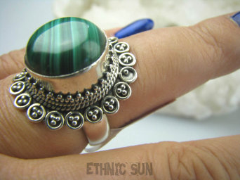 bpe5892 Biżuteria Egzotyczna !!! PIĘKNY PIERŚCIEŃ ZIELONY MALACHIT W ORIENTALNEJ OPRAWIE r.15 Srebro 925 #