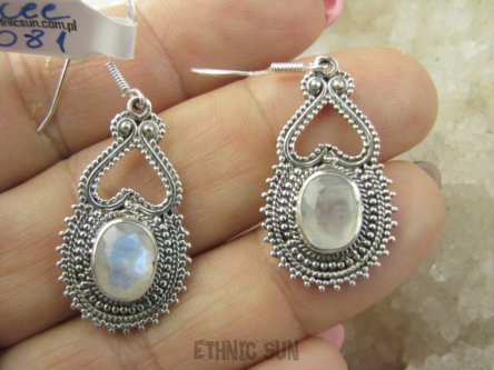 bkee1081 Biżuteria Orientalna - PRZEPIĘKNE Długie i LEKKIE Kolczyki z kamieniem Księżycowym Kamień Księżycowy Srebro 925