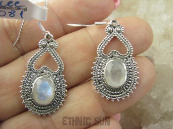 bkee1081 Biżuteria Orientalna - PRZEPIĘKNE Długie i LEKKIE Kolczyki z kamieniem Księżycowym Kamień Księżycowy Srebro 925