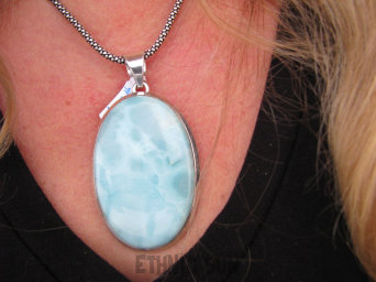 bwe3379 Niebieskie CUDO - Zjawiskowy Duży 28G PRAWDZIWY LARIMAR - kamień Anielski Podłużny Klasyczny Wisior z kamieniem Delfina w lśniącej oprawie SREBRO 925 #