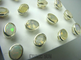 bkee842 Klasyczne piękne Kolczyki na Sztyft CUDOWNY Opalizujący Opal z Etiopii Rozwija intuicję i kreatywność Lśniące Srebro 925