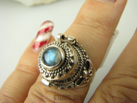 bpe8566 Pięknie Zdobiony Delikatny Sekretnik UNIKAT !!! Otwierany Pierścionek Pierścień na zdjęcia lub marzenia Labradoryt Spektrolit r.13 Srebro 925