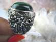 bpe4643 Biżuteria Egzotyczna - Niezwykły OKAZ Pierścień MALACHIT - pobudza kreatywność r.16 Masywna Zdobiona obrączka Srebro 925 # - 7
