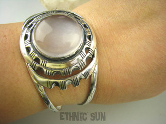 bb3074 Marokański SKARB na szersze dłonie !!! NIEZWYKŁA Duża 44 gramy !! Front 4 cm ! Otwarta BRANSOLETA Bangla naturalny Kwarc Różowy Marokańskie Wzornictwo MAROKO Srebro 925 #