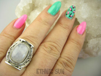 bpe8909 Biżuteria Orientalna !!!! Pierścień Pierścionek Biało Chabrowy Kamień Księżycowy r.18/r.19 Srebro 925 #