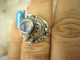 bpe6587 Bogato Zdobiony Delikatny Sekretnik UNIKAT !!! Otwierany Pierścień na zdjęcia lub marzenia Kamień Księżycowy r.14 Srebro 925