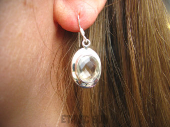 bkee453 KRYSZTAŁ GÓRSKI - ODPROMIENNIK !!! Eleganckie Delikatne  LEKKIE Kolczyki z Kryształów Górskich w szerokiej lśniącej oprawie Srebro 925