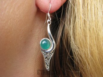 bke748 Delikatne Lekkie Podłużne Kolczyki ZIELONY ONYKS - regeneruje SERCE, EGZEMY, PAMIĘĆ Srebro 925
