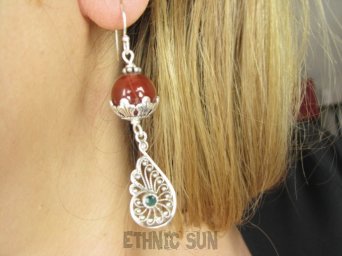 bkee1180 Ależ piękny wzór Długie 6 cm Lekkie 11g Długie 6 cm Piękne Ażurowe Kolczyki Czerwony Onyks, Szmatagd Indyjski Szmaragdy Srebro 925