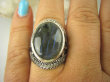 bpe6361 Egzotyczny Pierścień Granatowy Szary Z GRANATOWYMI PASMAMI LABRADORYT Spektrolit - kamień Zorzy Polarnej r.21/ r.22 ażurowa obrączka SREBRO 925 # - 2