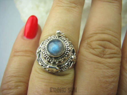 bpe6102 Pięknie Zdobiony Delikatny Sekretnik UNIKAT !!! Otwierany Pierścień na zdjęcia lub marzenia Niebieski Labradoryt Spektrolit r.15/r.16 Srebro 925