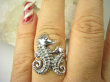 bpe8770 Przepiękny Pierścień Pierścionek cały ze srebra Konik Morski - symbol szczęscia r.19 Srebro 925 # - 2