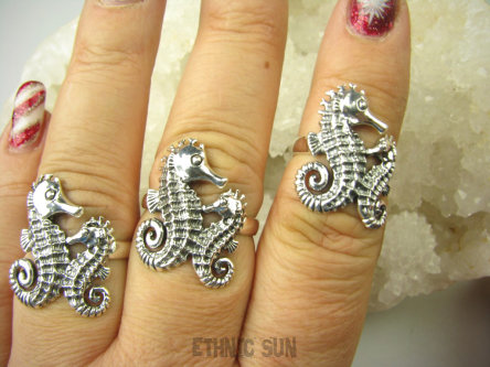 bpe8770 Przepiękny Pierścień Pierścionek cały ze srebra Konik Morski - symbol szczęscia r.19 Srebro 925 #