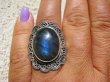 bpe4920 Srebrzysty z niebieskim połyskiem   Pierścień LABRADORYT Spektrolit kamień Zorzy Polarnej w morskich falach r.17 SREBRO 925 # - 2