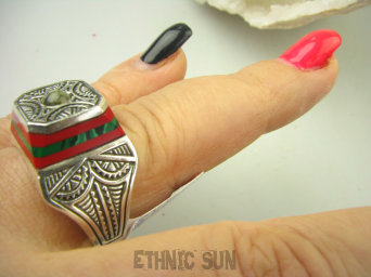 bpe8815 SYGNET SUŁTANA jak z Baśni UNISEX Wooow Zabójczo Piękny PIERŚCIEŃ Pierścionek Inkrustowany Koral Malachit oraz Labradoryt r.22/ r.23 Srebro 925 #