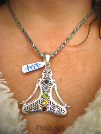 bwee1363 DUŻY  przepiękny  UNIKATOWY 5,4 cm szeroki 4,4 PIĘKNY Amulet UZDRAWIAJĄCY CZAKRY Wisior 7 czakr JOGA MEDYTACJA Kamień Księżycowy, Ametyst, Indygolit, Blue Topaz, Oliwin, Cytryn, Granat SREBRO 925 #